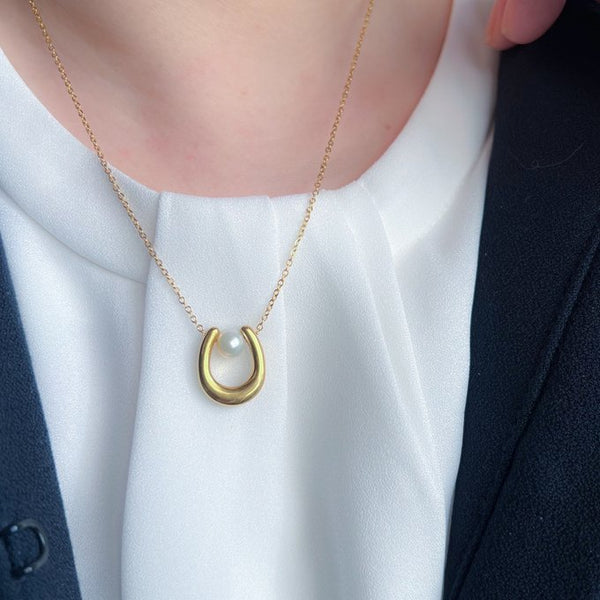 Pearl Golden U Necklace