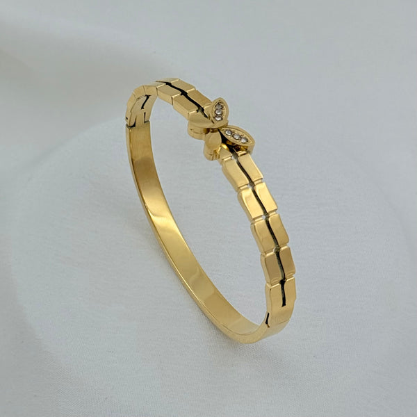 Catching butterfly kada