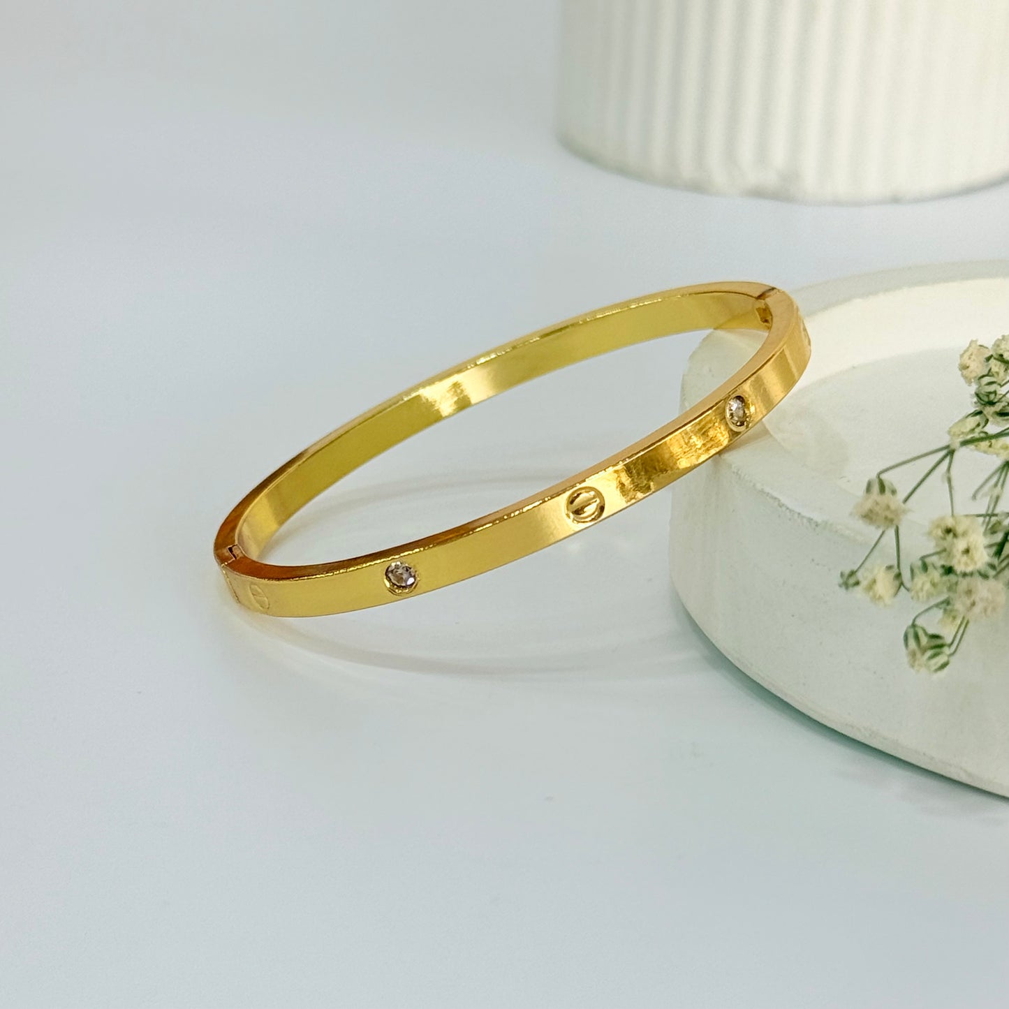 Thin love Kada