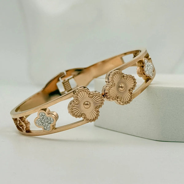 Lucky Clover Kada