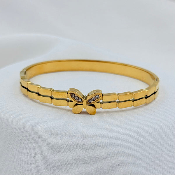 Catching butterfly kada