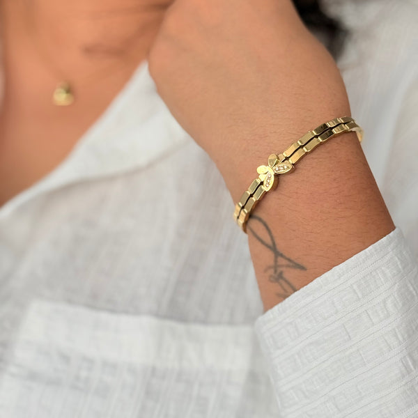 Catching butterfly kada