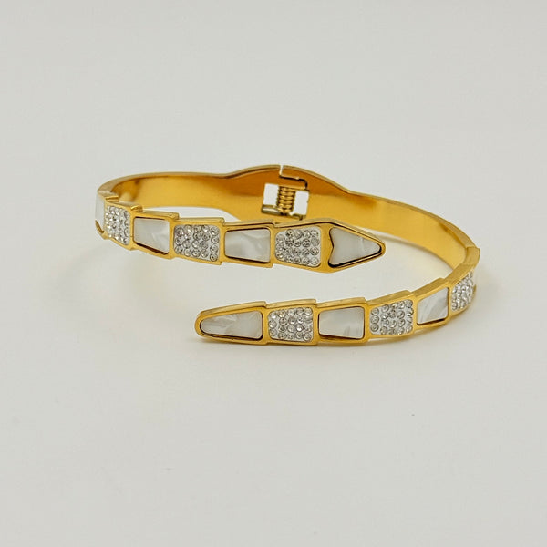 Nail shell snake Kada