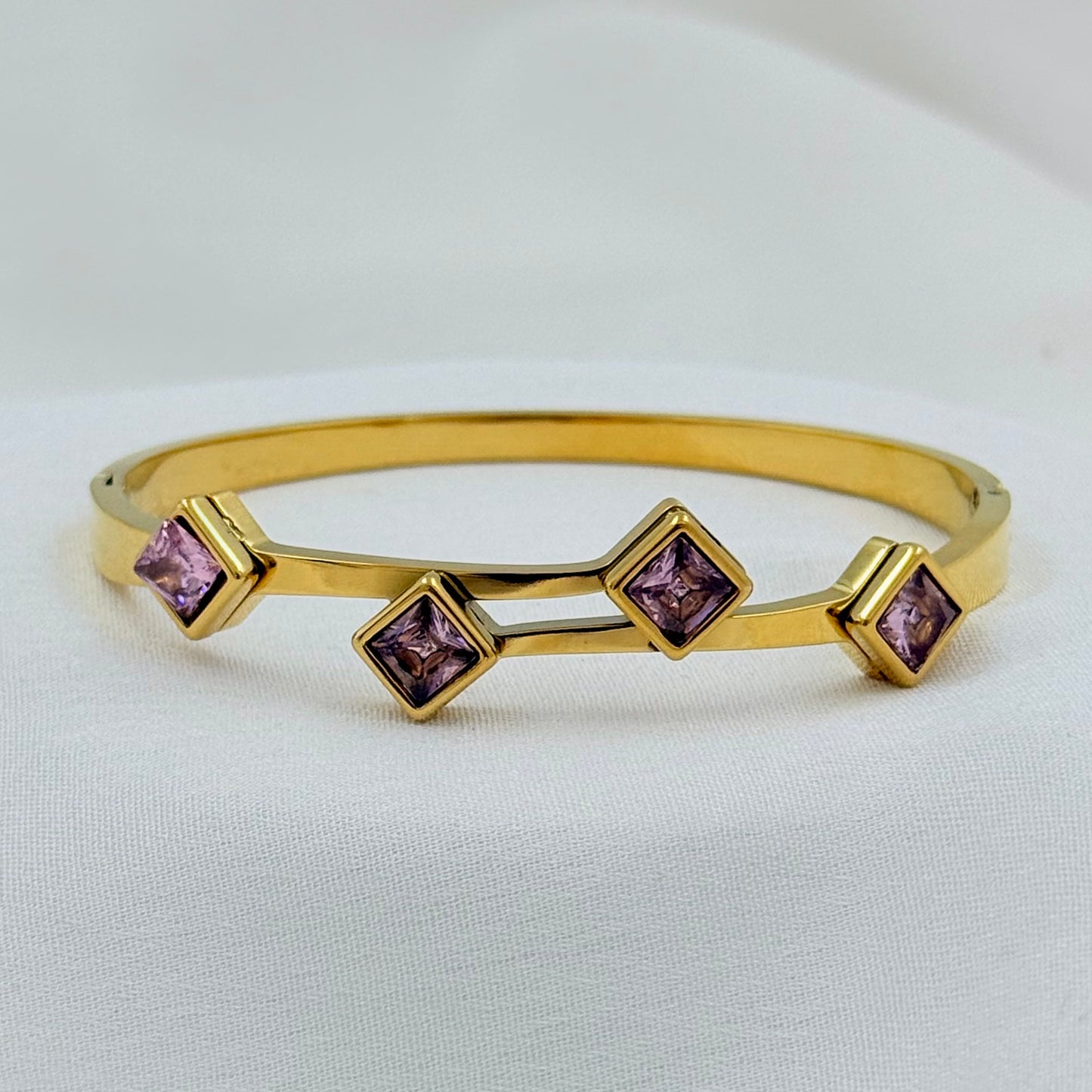 Emeralds Kiya Kada