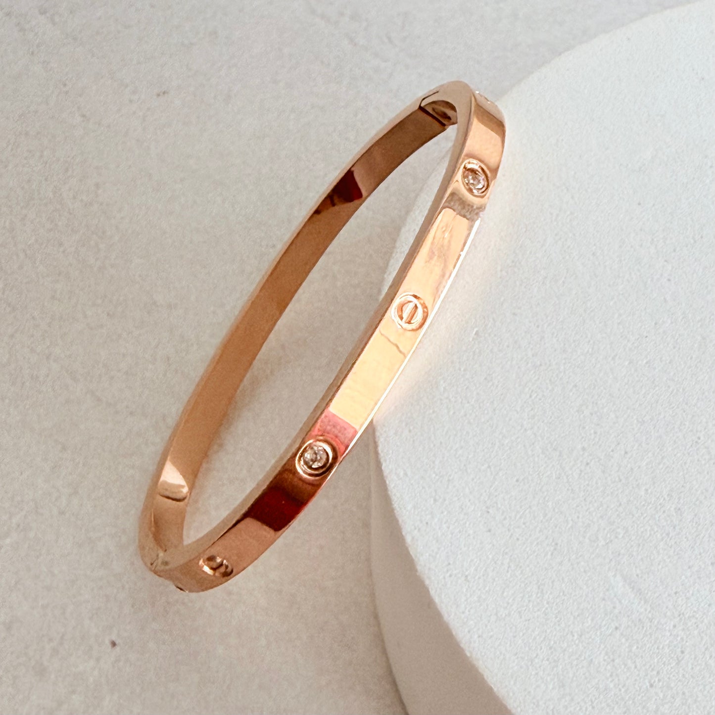 Thin love Kada