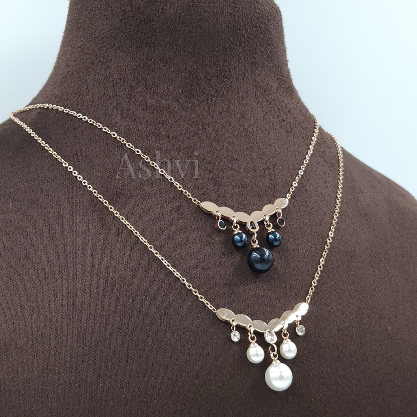 Dangling Pearl Necklace