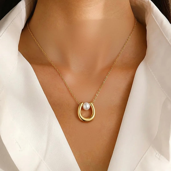 Pearl Golden U Necklace