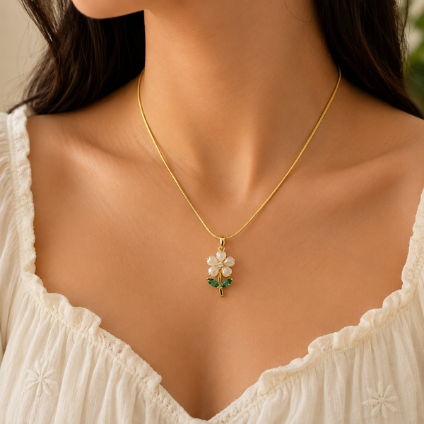 Solana Flower Necklace