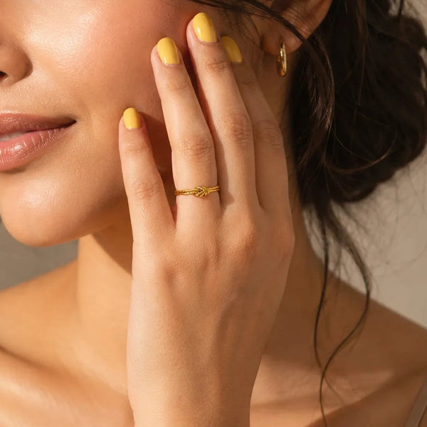 Double Twist Knot Ring