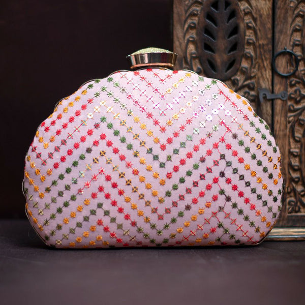 D Shape Sequence Clutch