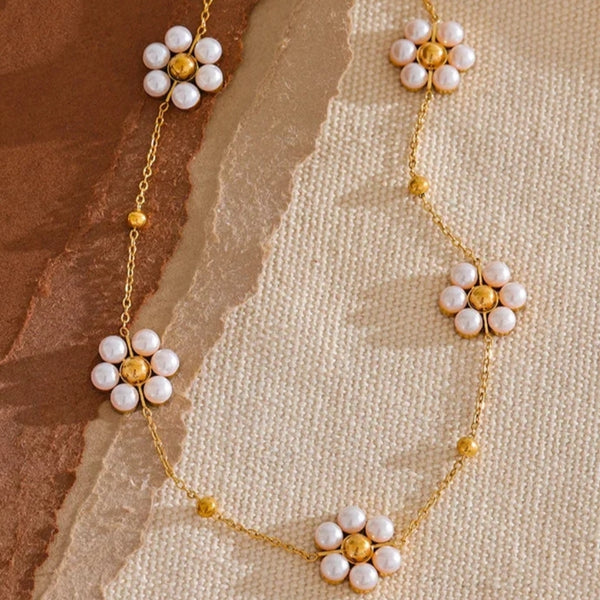 Pearl Daisy Necklace