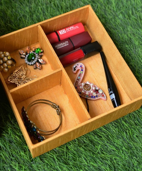 Woman Goa Sun Tan Vanity & Jewelry Box