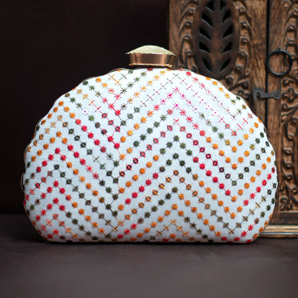 D Shape Sequence Clutch