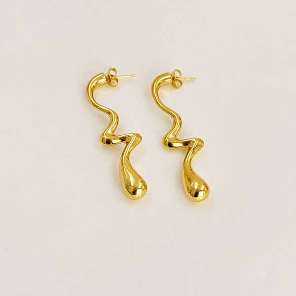 Wavy gild hoops earrings