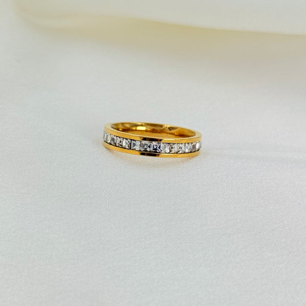 Diamond rail ring