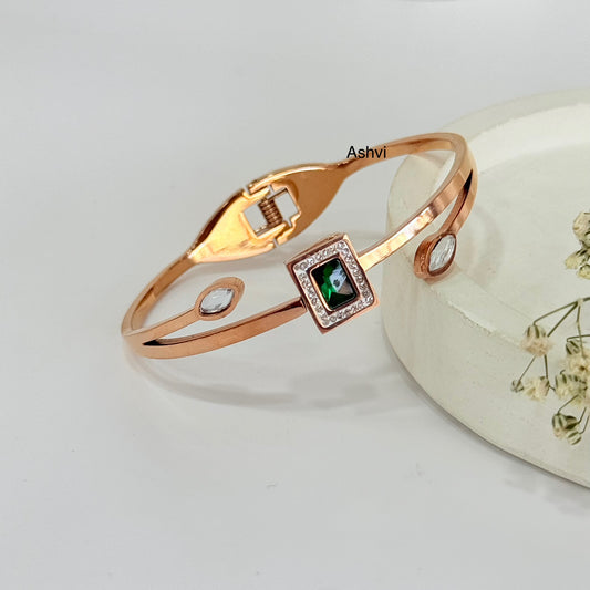 Emerald leaf stone Kada