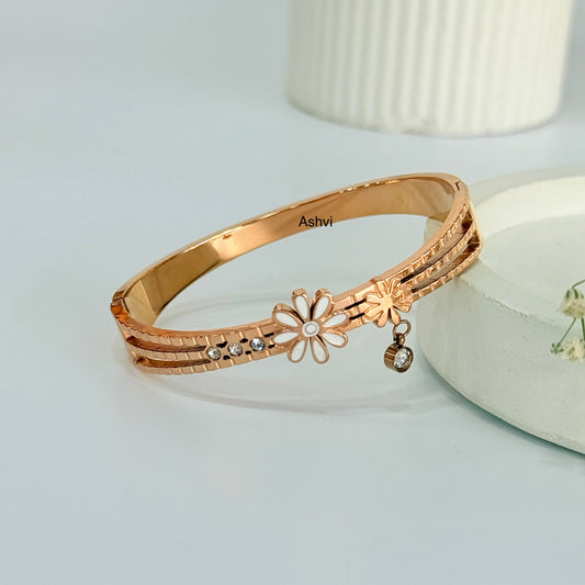 Daisy Charm Kada