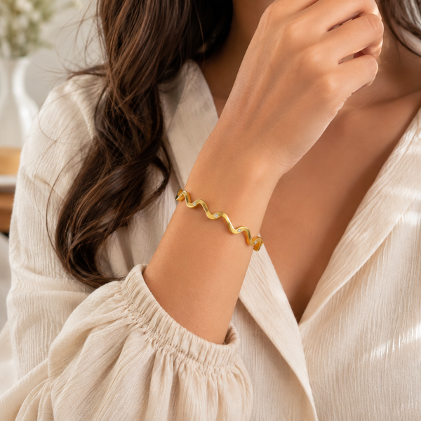Elara wave Bangle