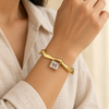 Aurora Solitaire Wave Gold Kada