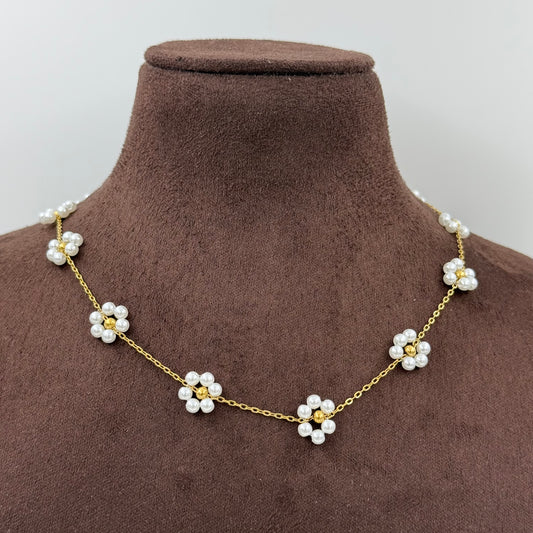 Daisy Pearl Necklace