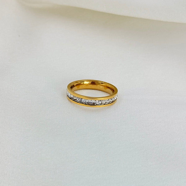 Diamond rail ring