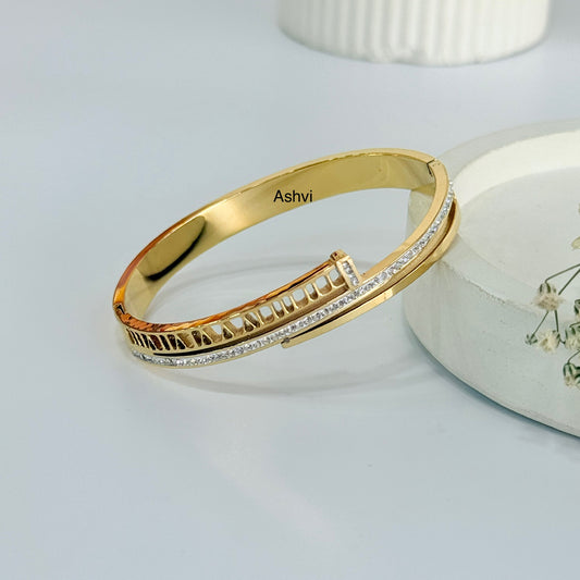 Nail Roman Kada