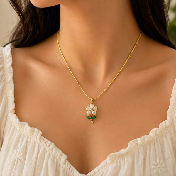 Solana Flower Necklace