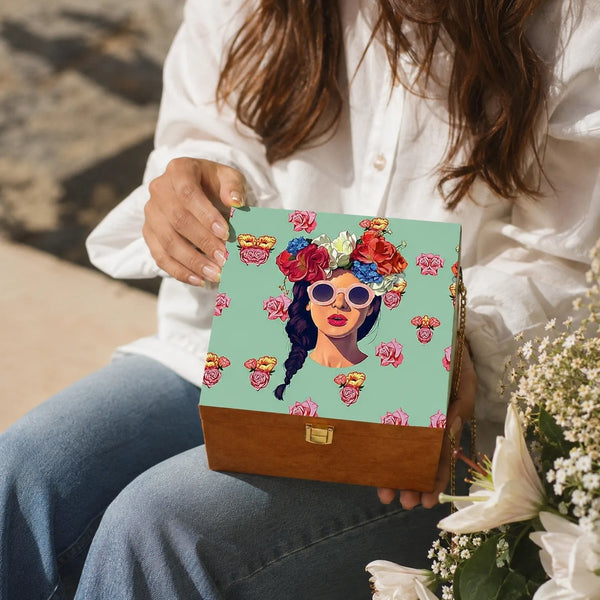 Woman Goa Sun Tan Vanity & Jewelry Box