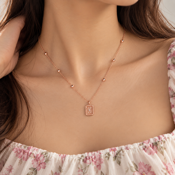 Middle star pendant Necklace
