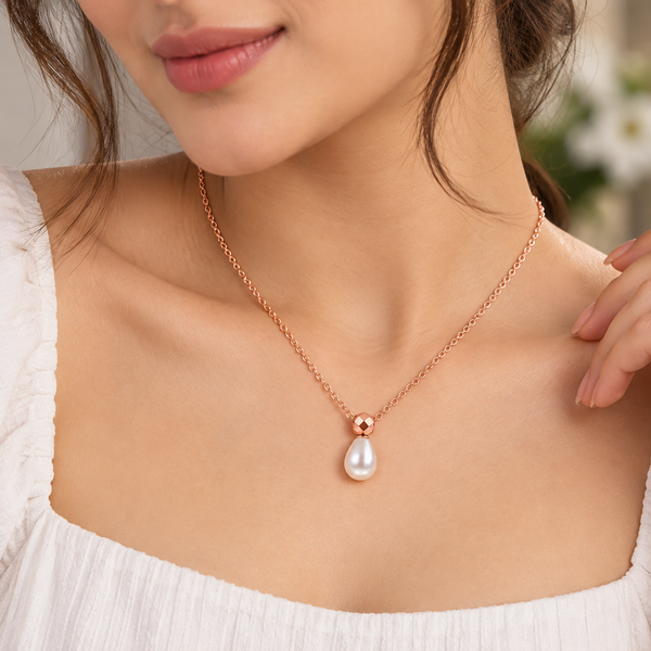 Minimal Pearl Necklace