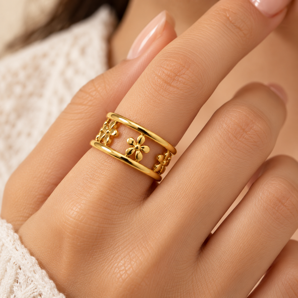 Daisy Charm Ring