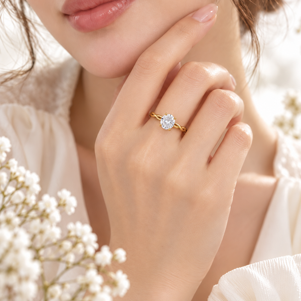 Queen stone ring