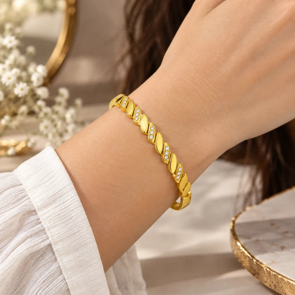 Twisted leaf Kada