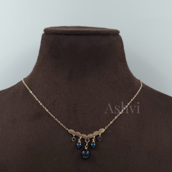 Dangling Pearl Necklace Black