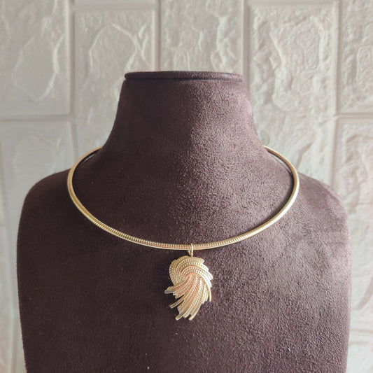 Leaf Pendant Choker